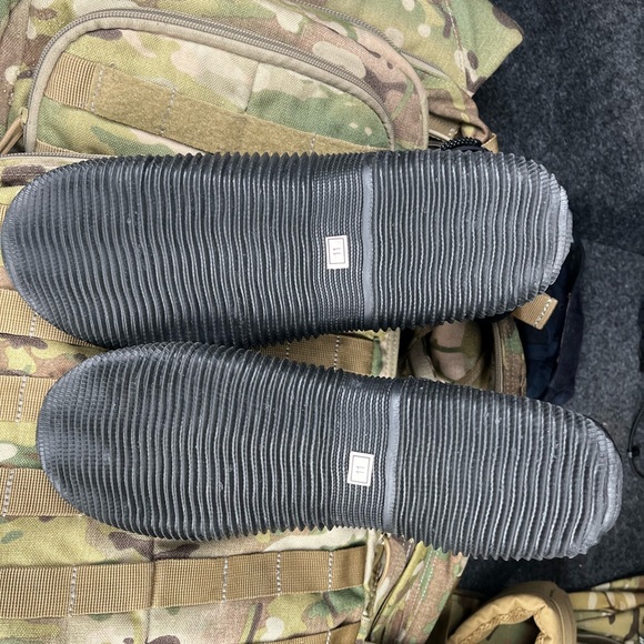 CRESSI DIVE BOOTS *LIKE NEW CONDITION* - Picture 5 of 6